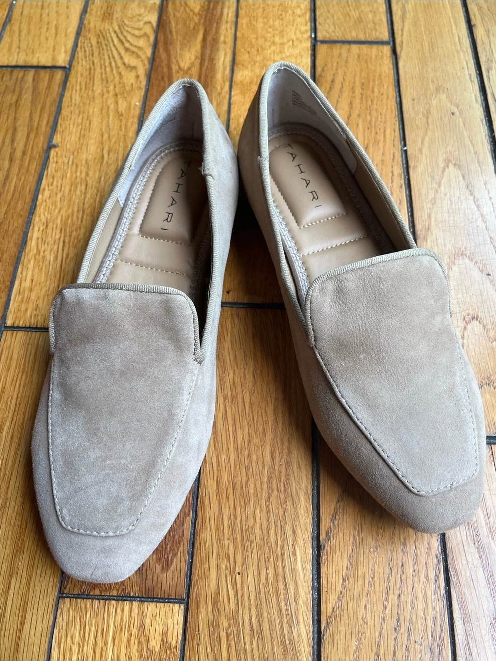 Tahari Womens Tan Suede Tacey Slip-On Loafers size 6.5 M. Classic